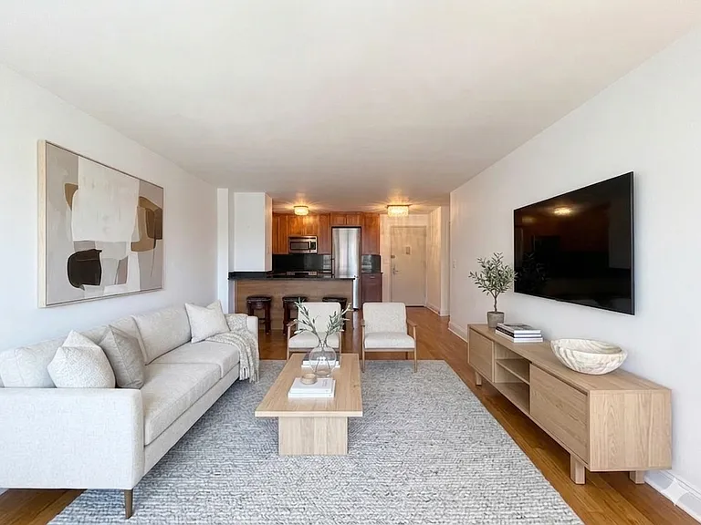 132 E 35th St #17F — Photo 2