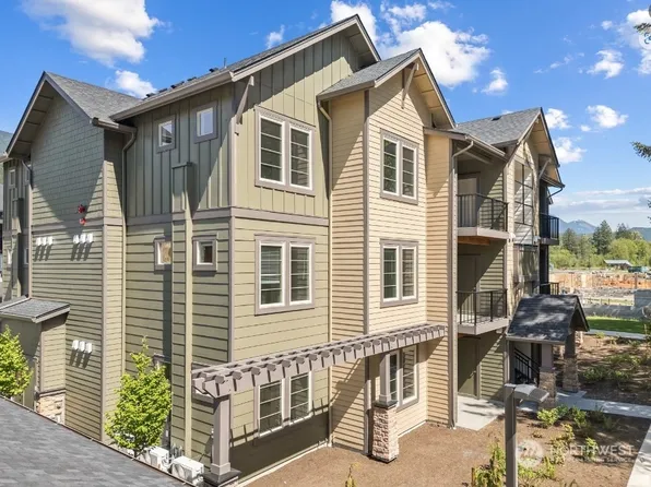 1970 SE 12th Court #102, North Bend, WA 98045