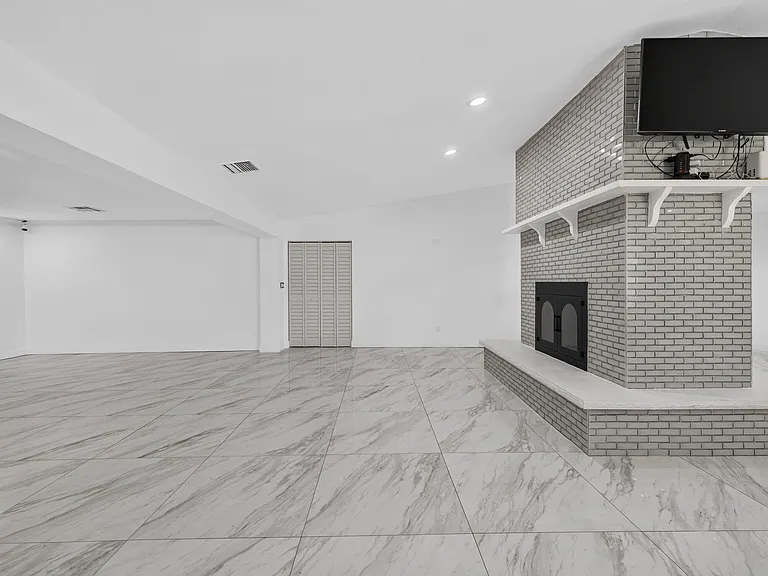 2101 SE Bisbee St — Photo 5