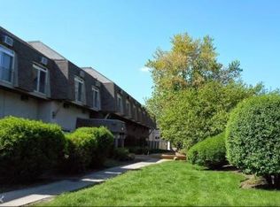 115 Walnut Dr APT 110D, Saint Charles, IL 60174