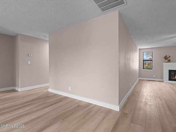 4th image of 3075 Round Mountain Rd
