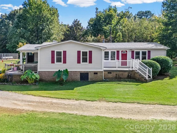 6215 Barclay Ln, Clover, SC 29710
