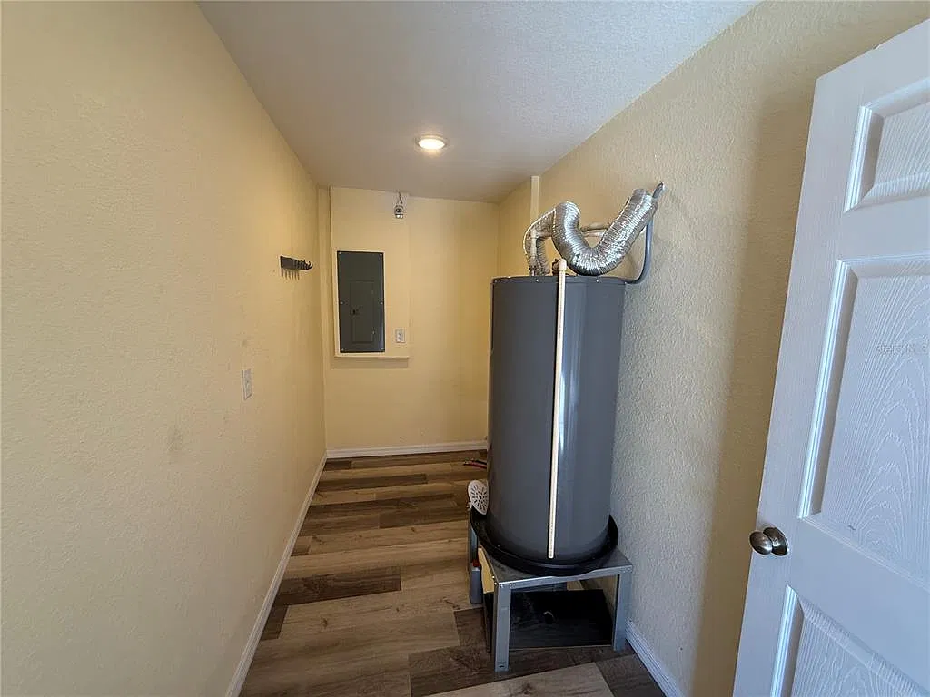 2 bed, 2.0 bath, 1288 sqft, $1,300 — Photo 4