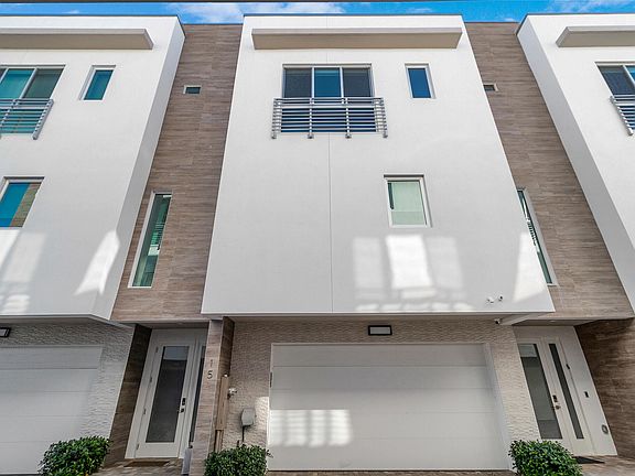 3rd image of 15 SE 11th Avenue