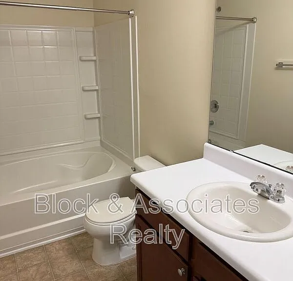 8527 Quarton Dr — Photo 15
