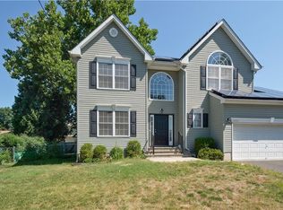 1752 Cedarwood Dr, Piscataway, NJ