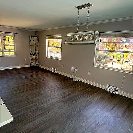 5th image of 1824 Crestview Dr