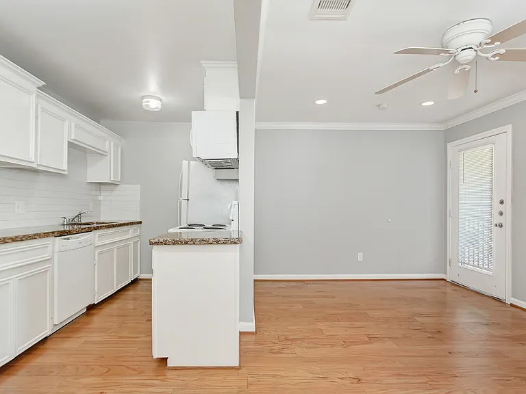 4931 Junius St #8 — Photo 21