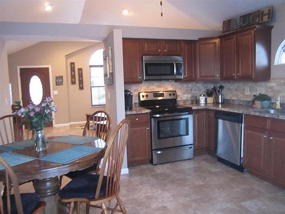 3rd image of 1285 Trenton Ct