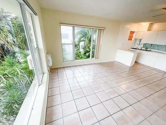 5th image of 3019 Harbor Dr APT 14