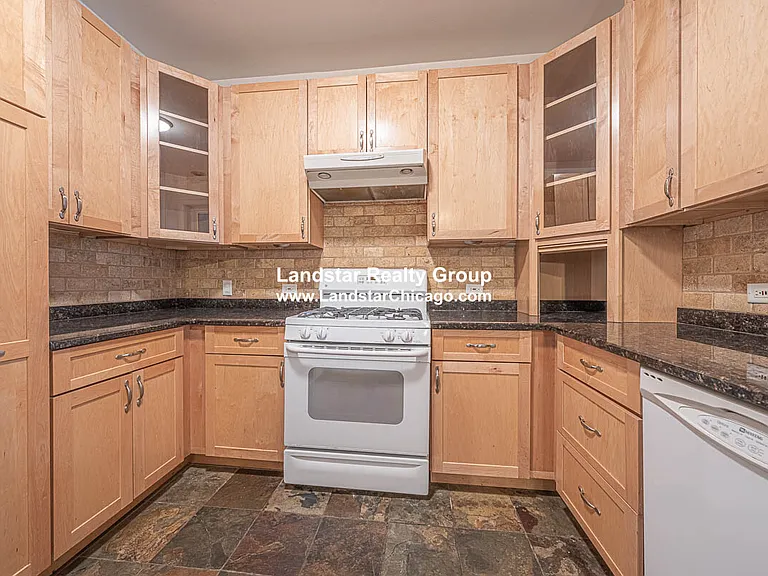 754 W Bittersweet Pl #3 — Photo 24