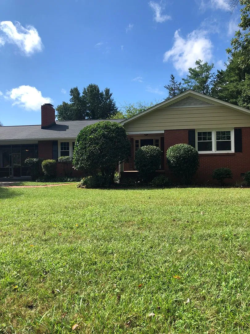 Beautiful newly updated single family home move in ready! — Photo 1