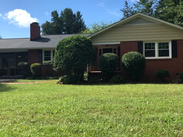 3224 Robinhood Rd, Winston Salem, NC 27106