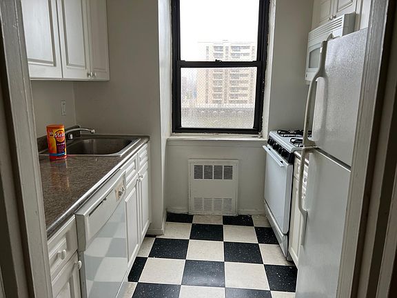 2nd image of 12 Monroe Blvd
