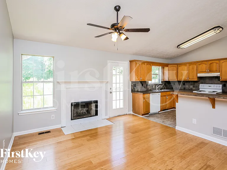 6029 Rose Ct — Photo 3