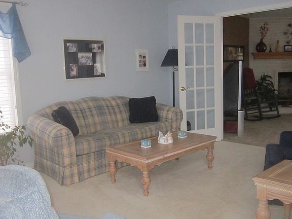 3rd image of 475 Arrowhead Dr