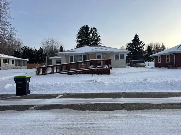 345 E 5th St, Zumbrota, MN 55992