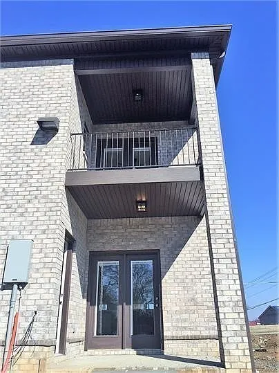 3 bed, 2.5 bath, 2040 sqft, $2,400 — Photo 3