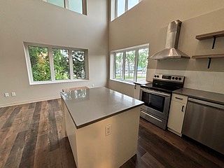 3rd image of 291 Nassau St N #2
