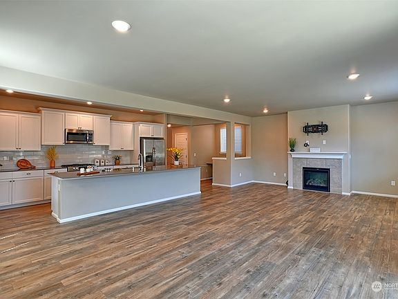 2nd image of 3521 80th Avenue NE