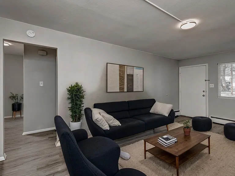 1415 S Corona Ave. — Photo 25
