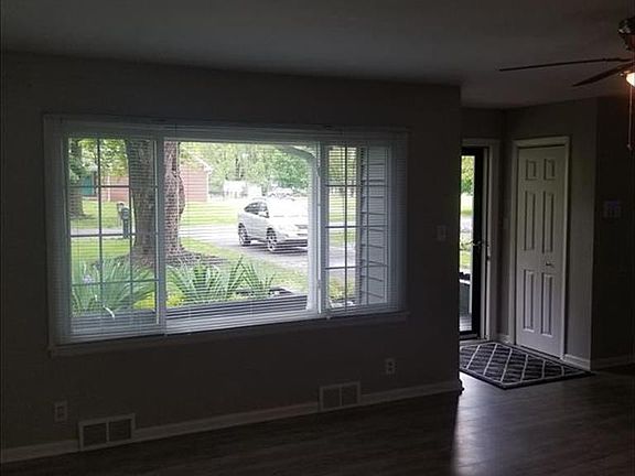 2nd image of 421 Lakeview Dr