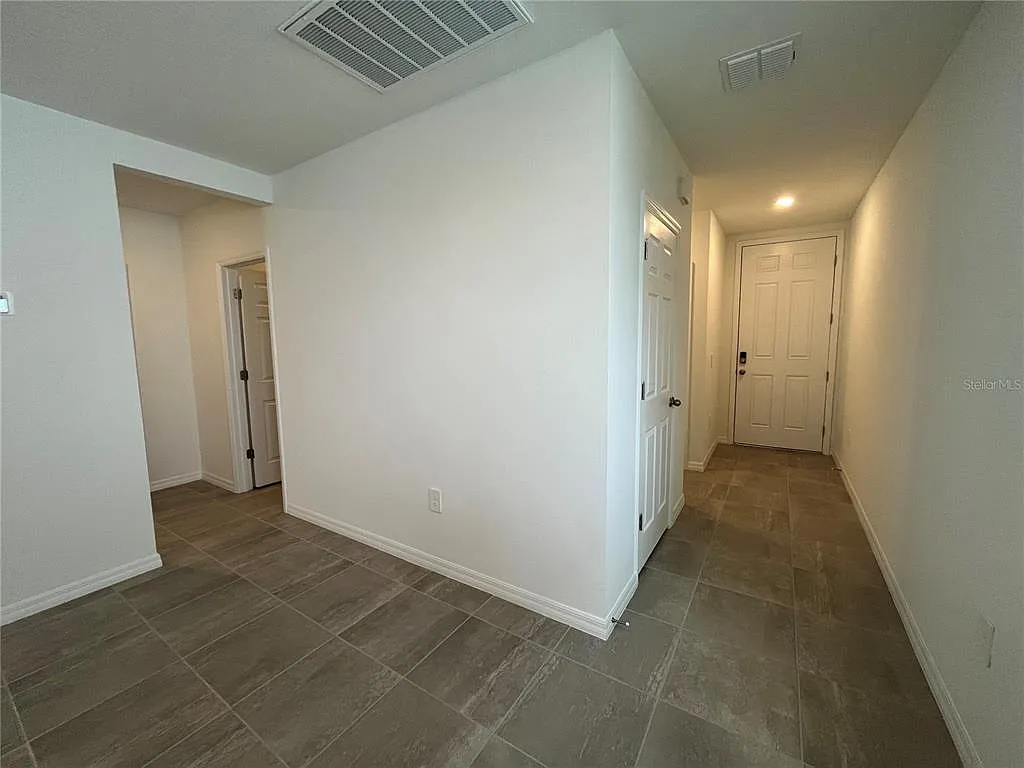3 bed, 2.0 bath, 1483 sqft, $1,900 — Photo 2