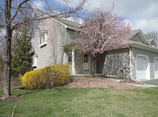 16 Sundance Ter, Hamburg, NJ 07419