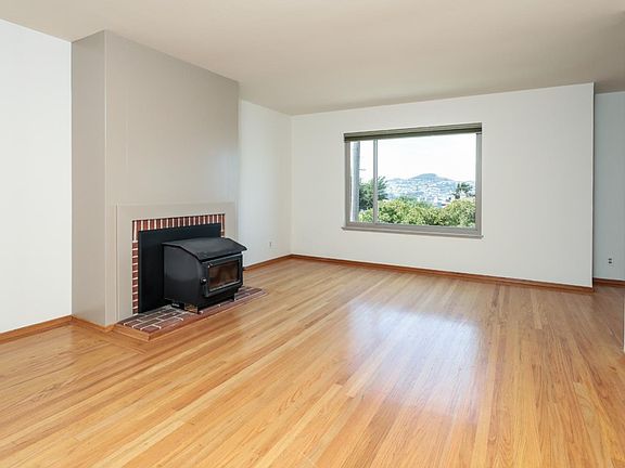 4th image of 213 Baltimore Way