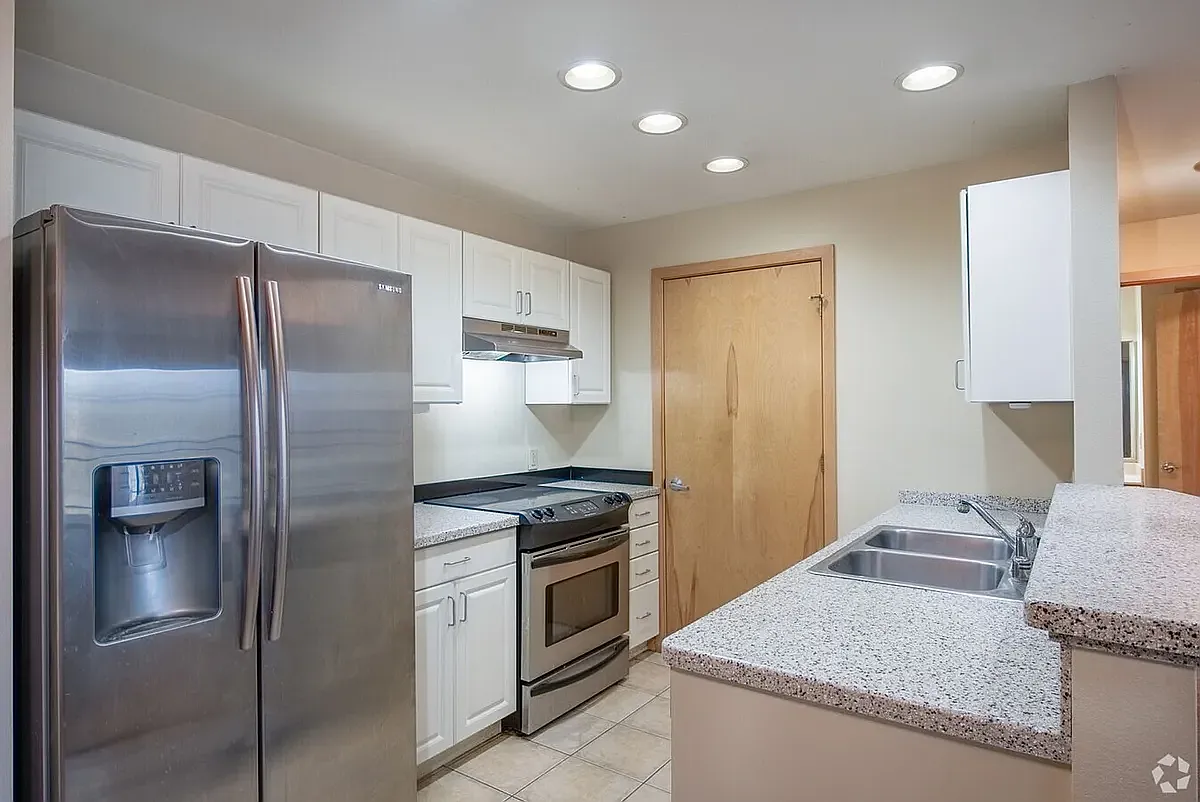 Woodland Commons Madison — Photo 1