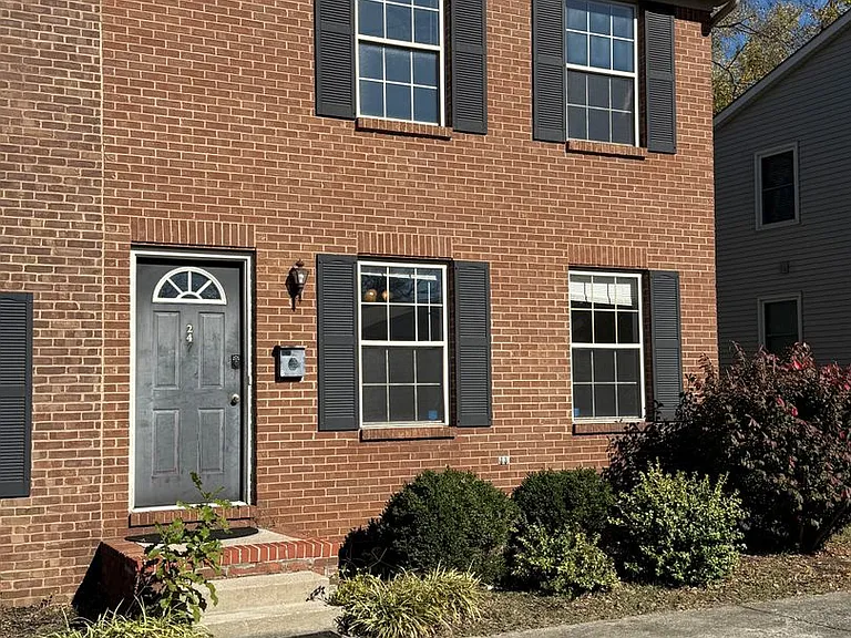 247 E Green St #B — Photo 1