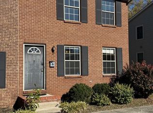 247 E Green St #B, Versailles, KY 40383