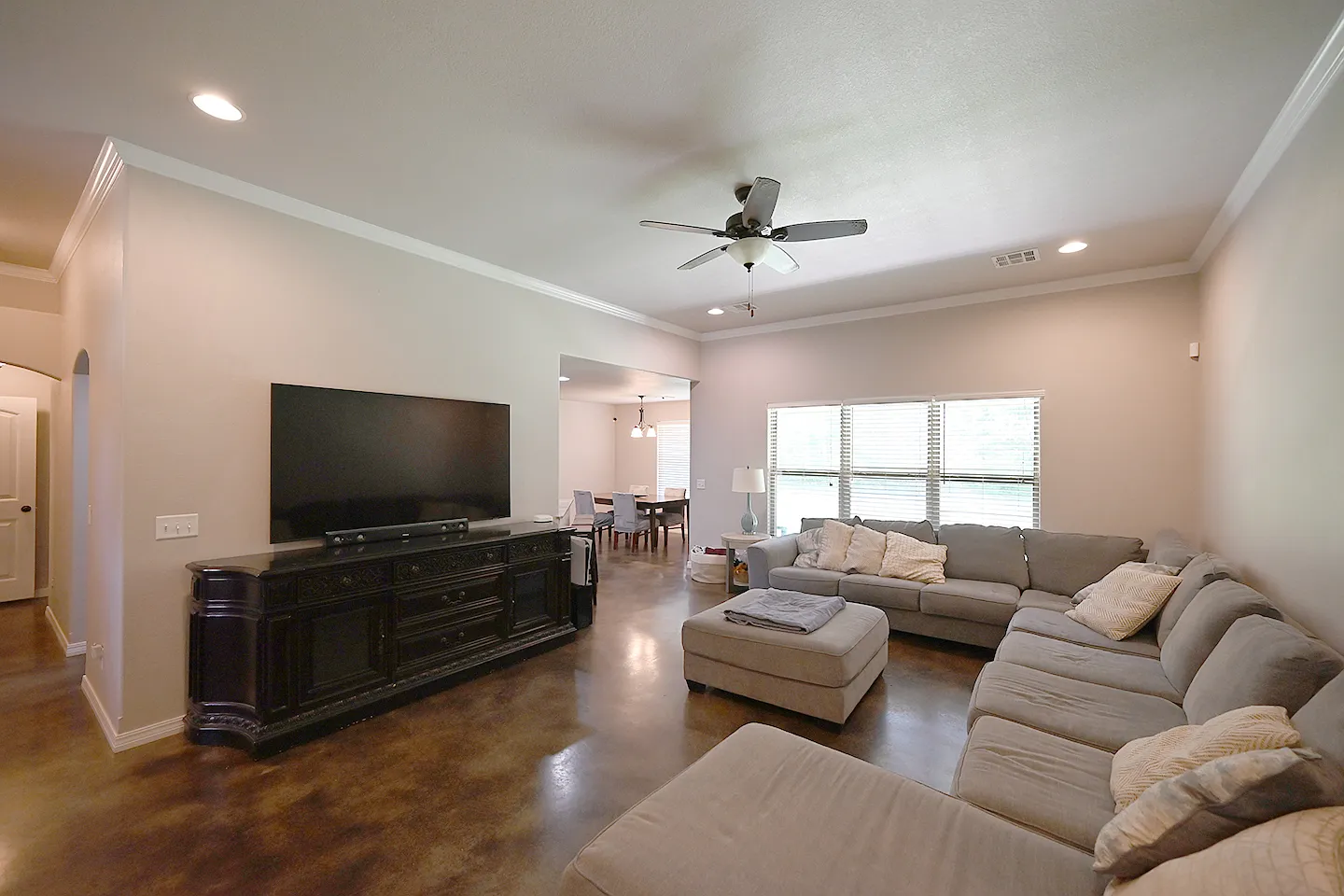 4 bed, 1780 sqft, $2,400 — Photo 3
