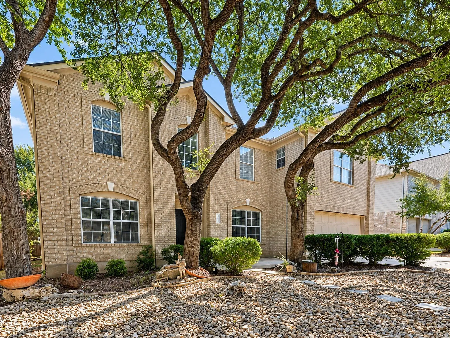 5 bed, 3.0 bath, 3250 sqft, $3,000 — Photo 2