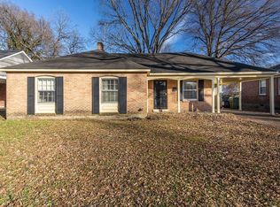 1632 Ivy Rd, Memphis, TN 38117