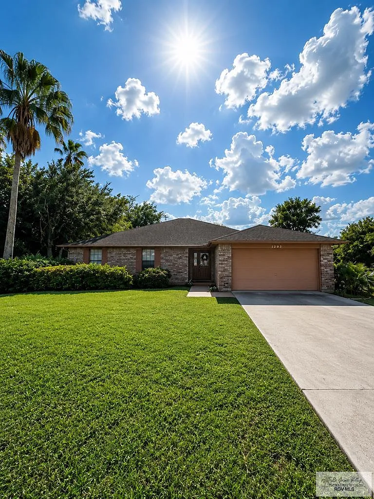 3 bed, 2.0 bath, 1822 sqft, $2,500 — Photo 1