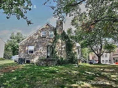 3 Bed / 2 Bath Apartment (Available Now) — Photo 2
