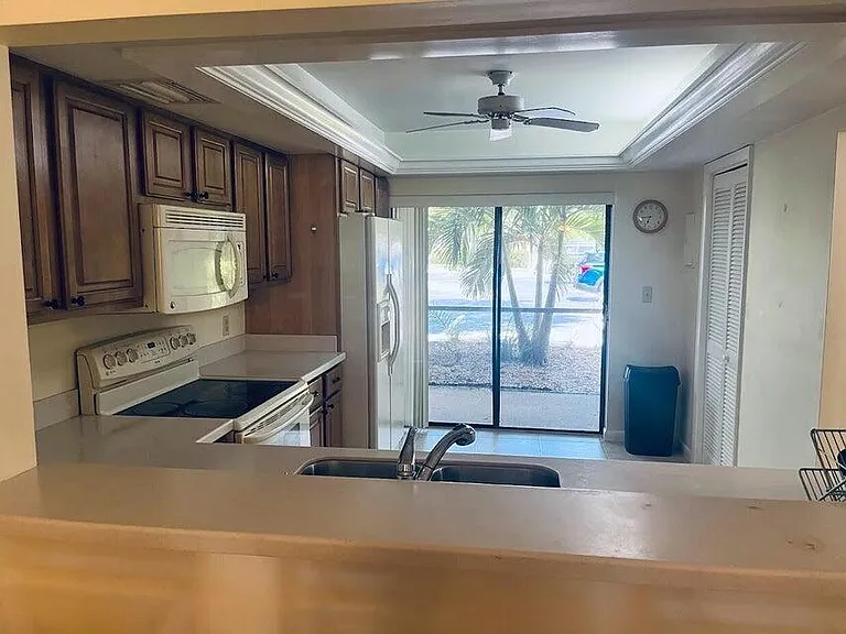 9440 Meadowood Dr #102 — Photo 7