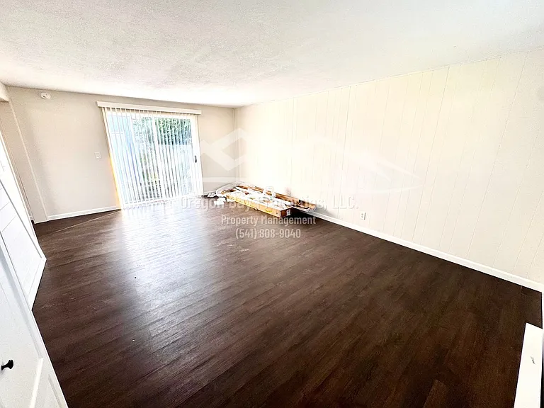 270 S Morrison St — Photo 8