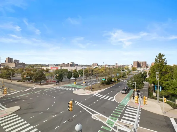 75 Park Lane South image 14 of 38