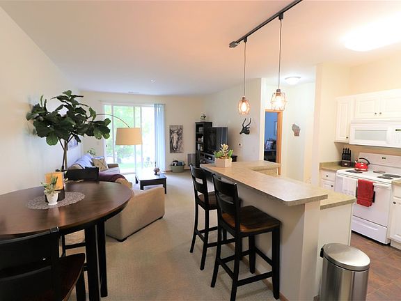 2nd image of 5198 Sassafras Dr Unit 105