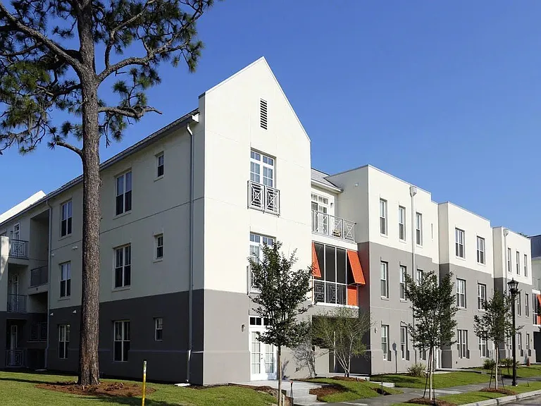 Montague at Park Circle — Photo 19