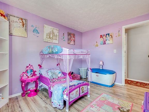 3rd image of 2687 Drumlin Ln