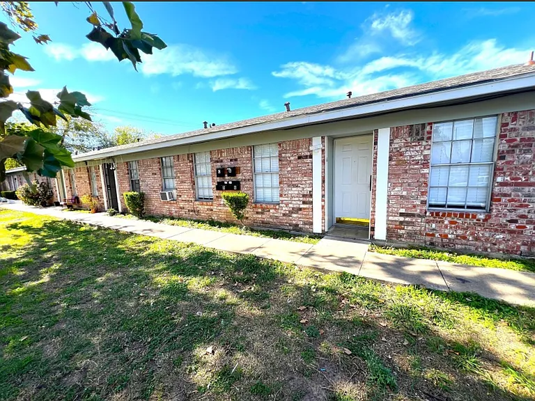 905 N Meadows Dr #A — Photo 2