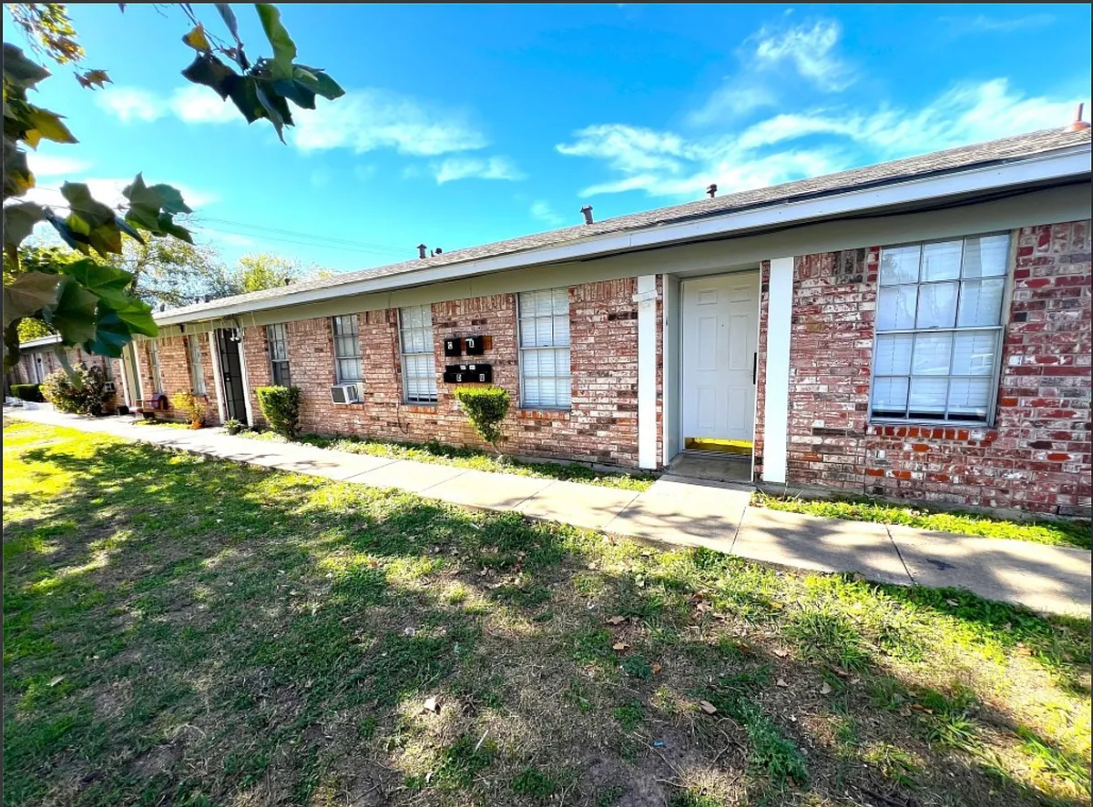 Building Photo - 905 N Meadows Dr #A