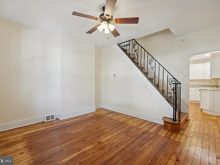 467 Ripka St — Photo 4