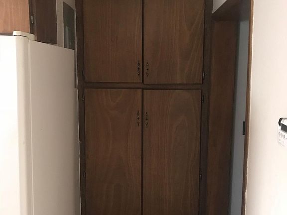5th image of 213 E 6th St APT C