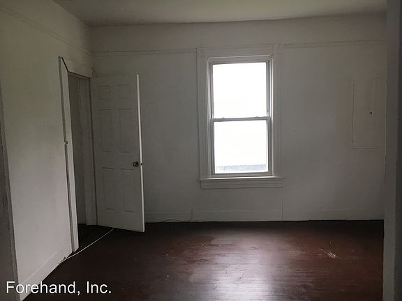5th image of 2342 Garfield Ave