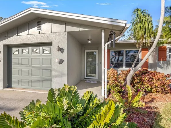 2115 Cambridge Dr, Sarasota, FL 34232