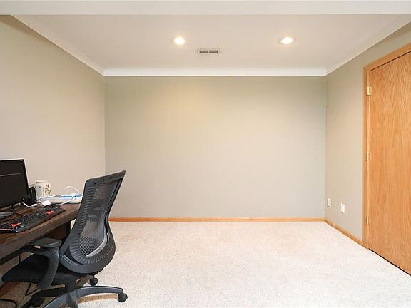 5th image of 2922 SE Peachtree Dr
